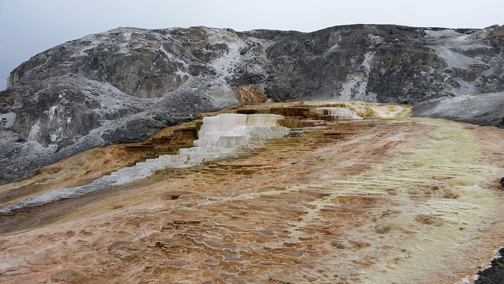 yellowstone national park mammoth hot springs